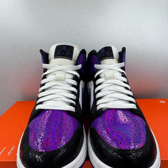 Nike Air Jordan 1 Mid White Black Grape Ice BRAND NEW Size 7 Women - Picture 3 of 8